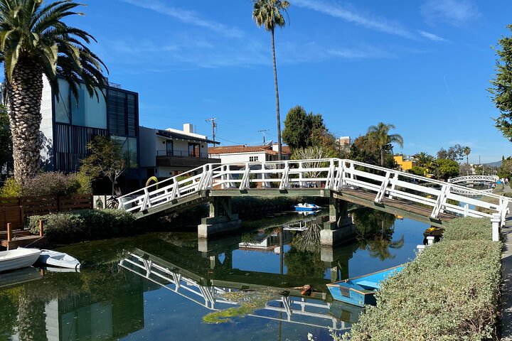 Discover the charm of Venice Beach stroll along scenic canals and enjoy the unique blend of art and history that makes this iconic destination a must-see for every traveler.